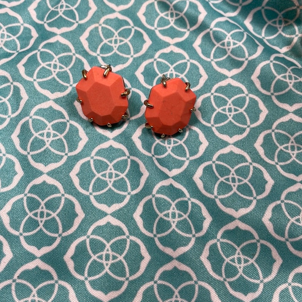 Kendra Scott Coral Studded earrings
